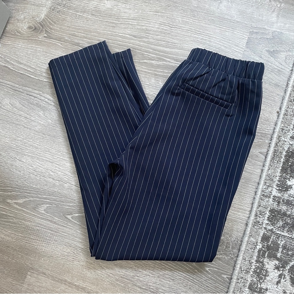 Pinstripe trousers, minimum (danish)